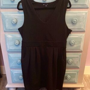 Black Sleeveless Dress w/ pockets!